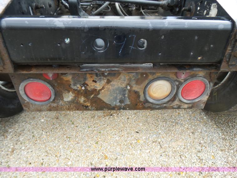 image for item L5416 2007 International 9400i semi truck