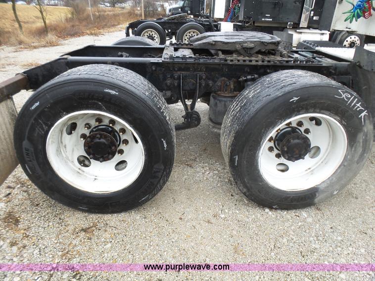 image for item L5416 2007 International 9400i semi truck