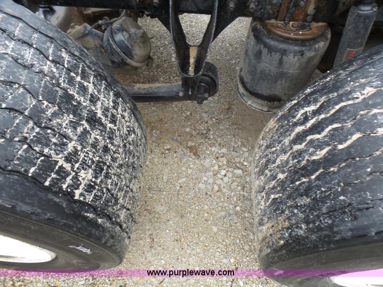 image for item L5416 2007 International 9400i semi truck