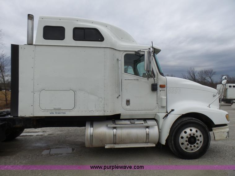 image for item L5416 2007 International 9400i semi truck