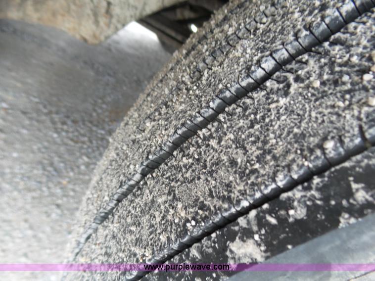 image for item L5416 2007 International 9400i semi truck