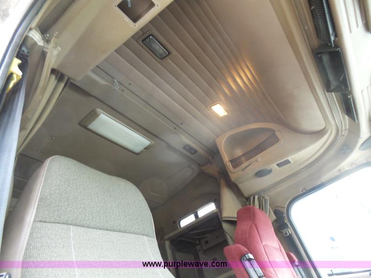 image for item L5416 2007 International 9400i semi truck