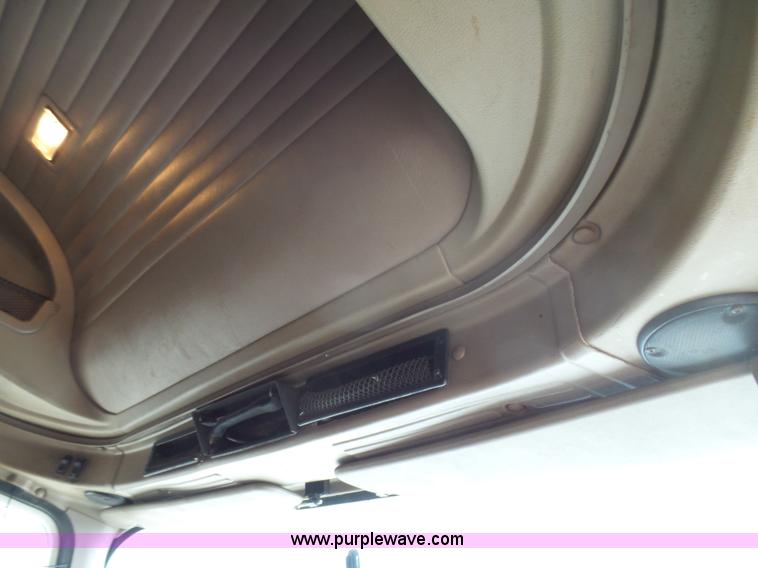 image for item L5416 2007 International 9400i semi truck