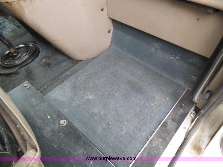 image for item L5416 2007 International 9400i semi truck