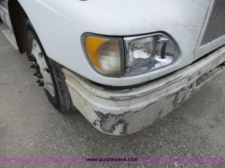 image for item L5416 2007 International 9400i semi truck