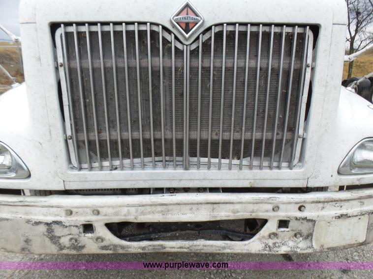 image for item L5416 2007 International 9400i semi truck