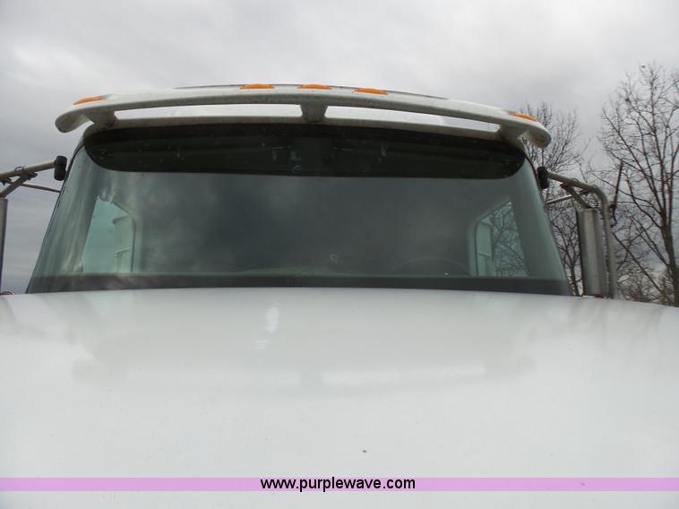 image for item L5416 2007 International 9400i semi truck