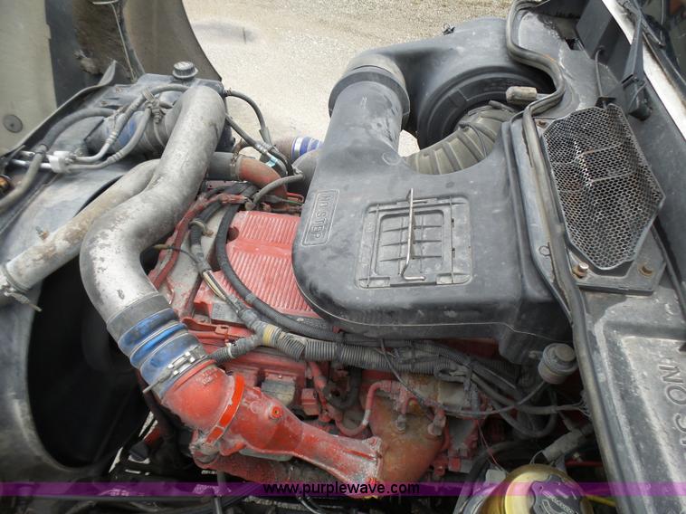 image for item L5416 2007 International 9400i semi truck