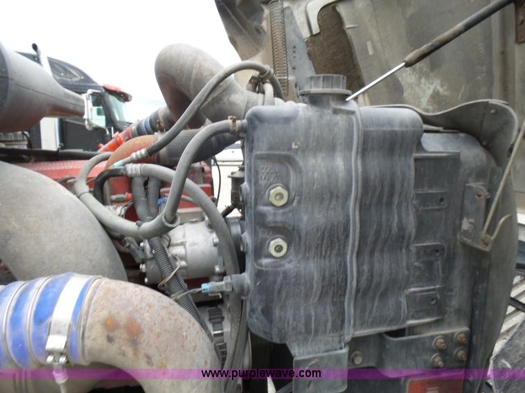 image for item L5416 2007 International 9400i semi truck