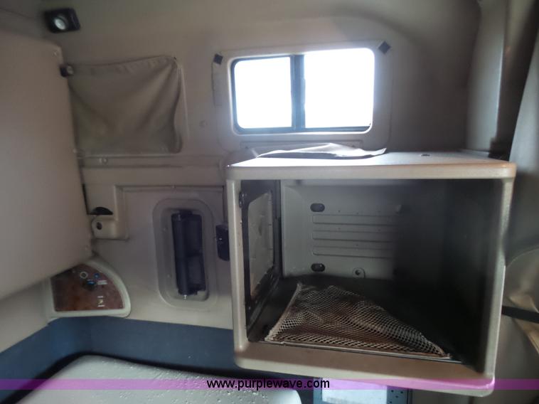 image for item L5416 2007 International 9400i semi truck