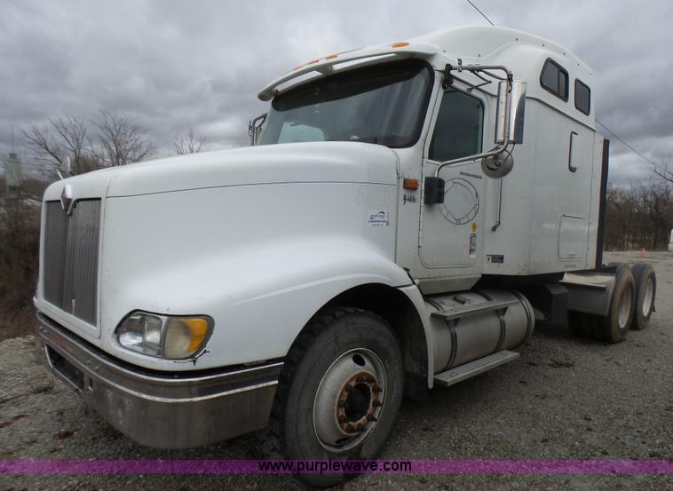 image for item L5418 2006 International 9400i semi truck