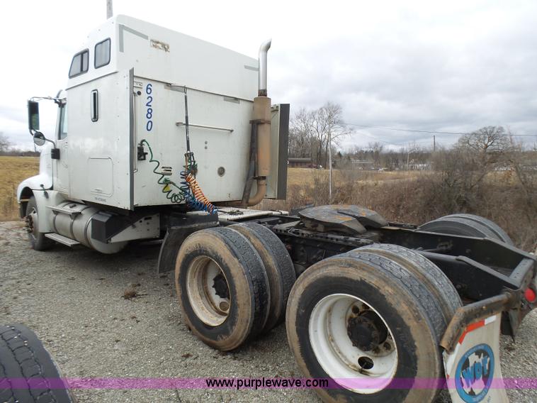 image for item L5418 2006 International 9400i semi truck