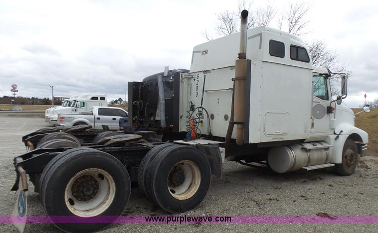 image for item L5418 2006 International 9400i semi truck