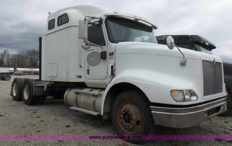 image for item L5418 2006 International 9400i semi truck