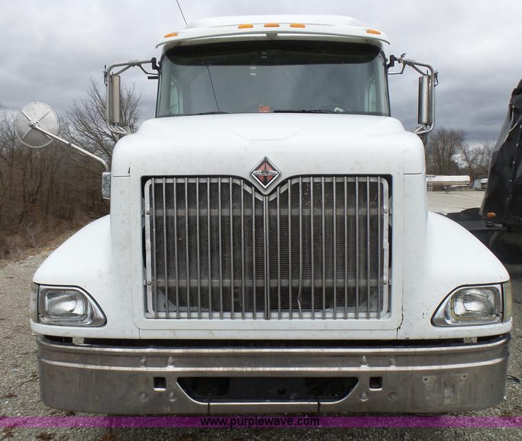 image for item L5418 2006 International 9400i semi truck