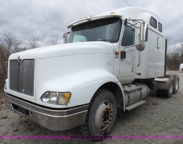 image for item L5418 2006 International 9400i semi truck