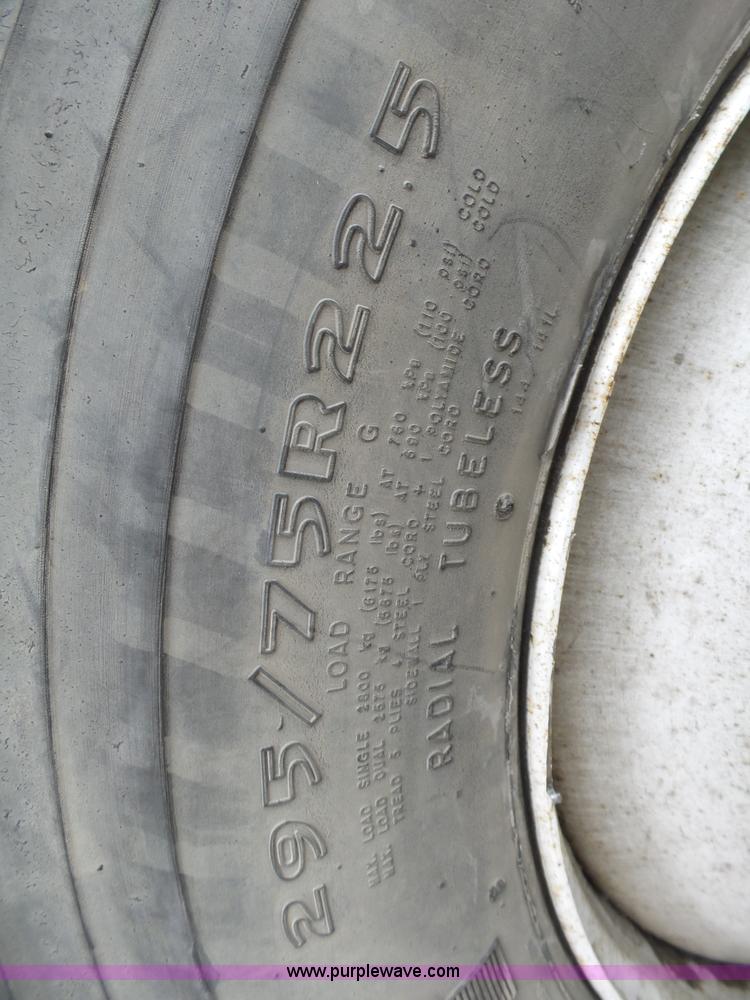 image for item L5418 2006 International 9400i semi truck