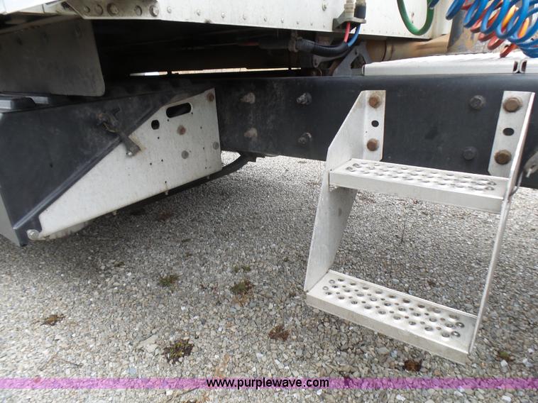 image for item L5418 2006 International 9400i semi truck