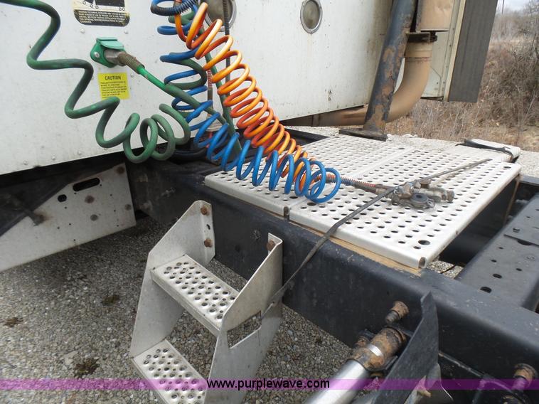 image for item L5418 2006 International 9400i semi truck