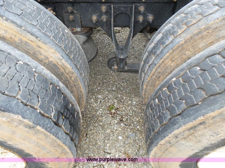 image for item L5418 2006 International 9400i semi truck