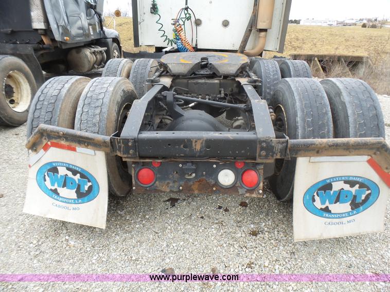 image for item L5418 2006 International 9400i semi truck