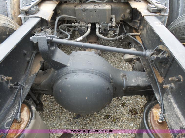 image for item L5418 2006 International 9400i semi truck