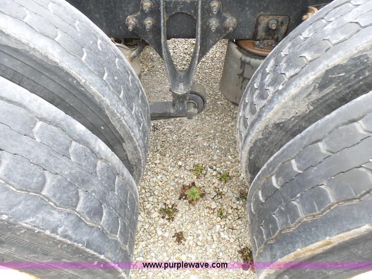 image for item L5418 2006 International 9400i semi truck