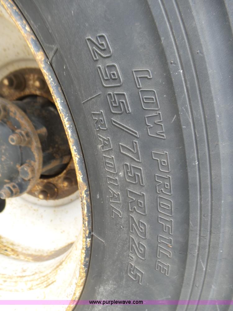 image for item L5418 2006 International 9400i semi truck