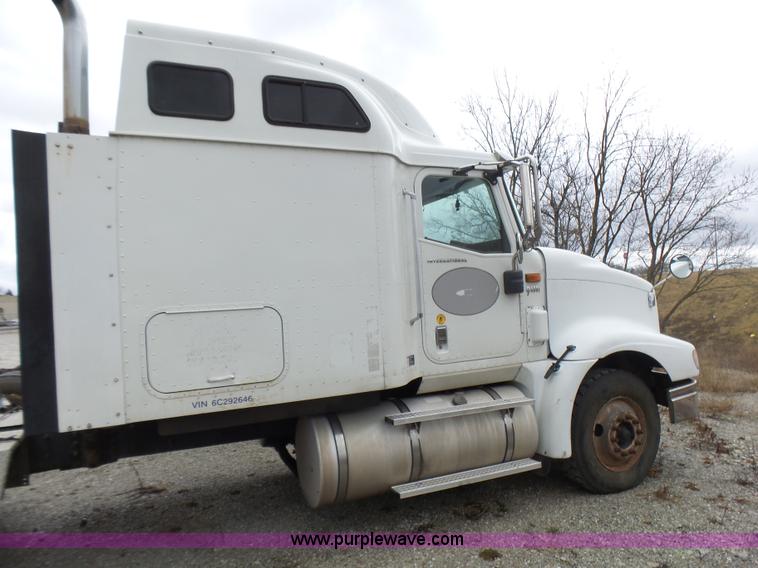 image for item L5418 2006 International 9400i semi truck