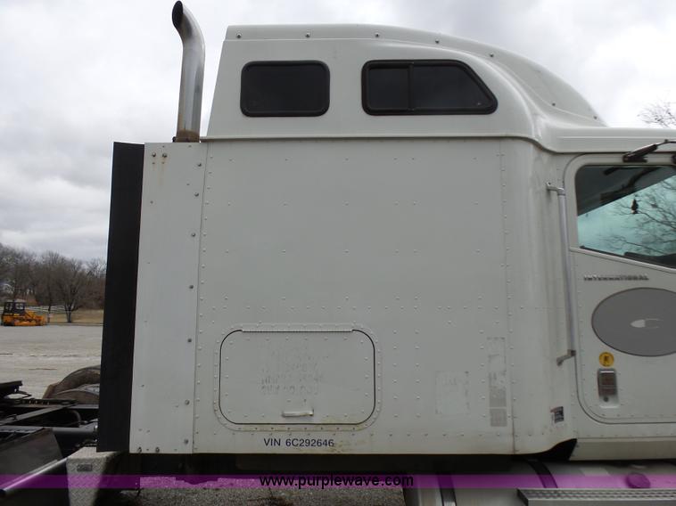 image for item L5418 2006 International 9400i semi truck