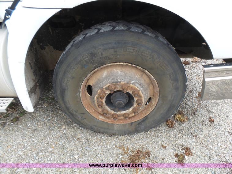 image for item L5418 2006 International 9400i semi truck