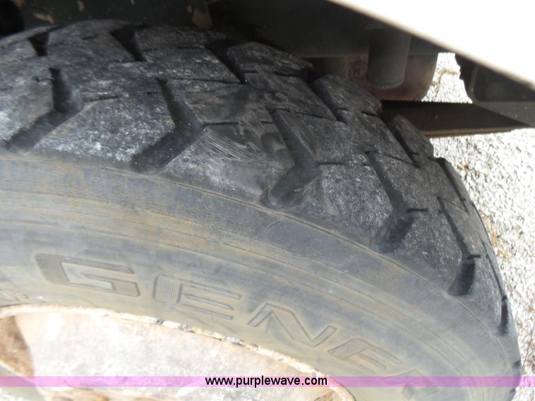 image for item L5418 2006 International 9400i semi truck