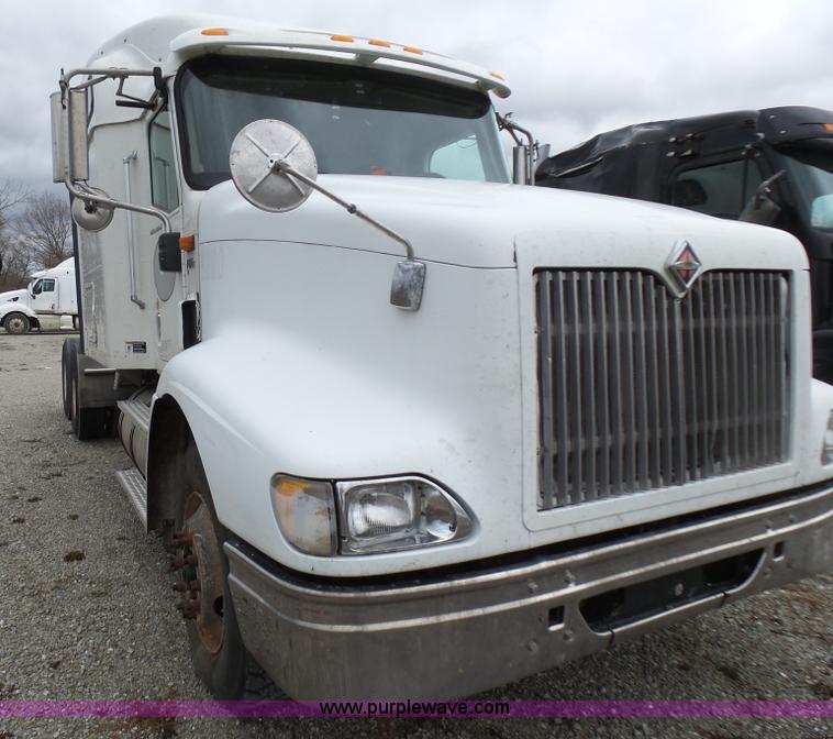 image for item L5418 2006 International 9400i semi truck