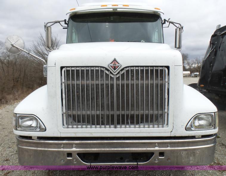 image for item L5418 2006 International 9400i semi truck