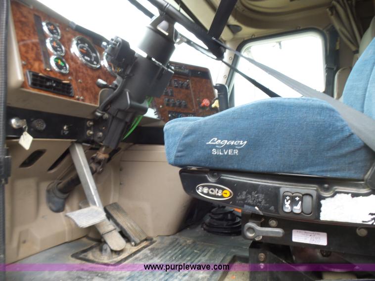 image for item L5418 2006 International 9400i semi truck