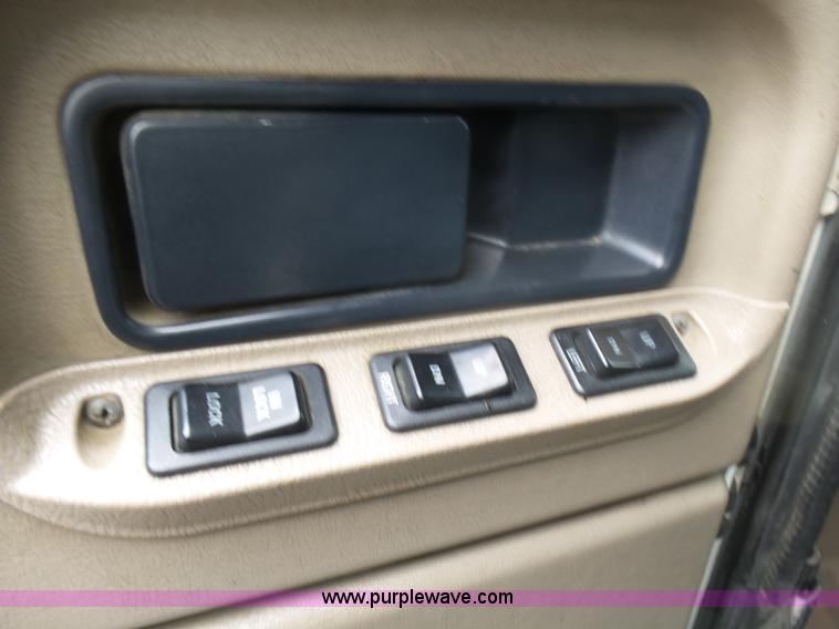 image for item L5418 2006 International 9400i semi truck