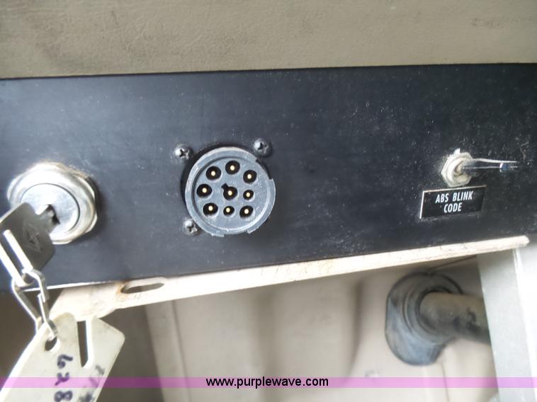 image for item L5418 2006 International 9400i semi truck