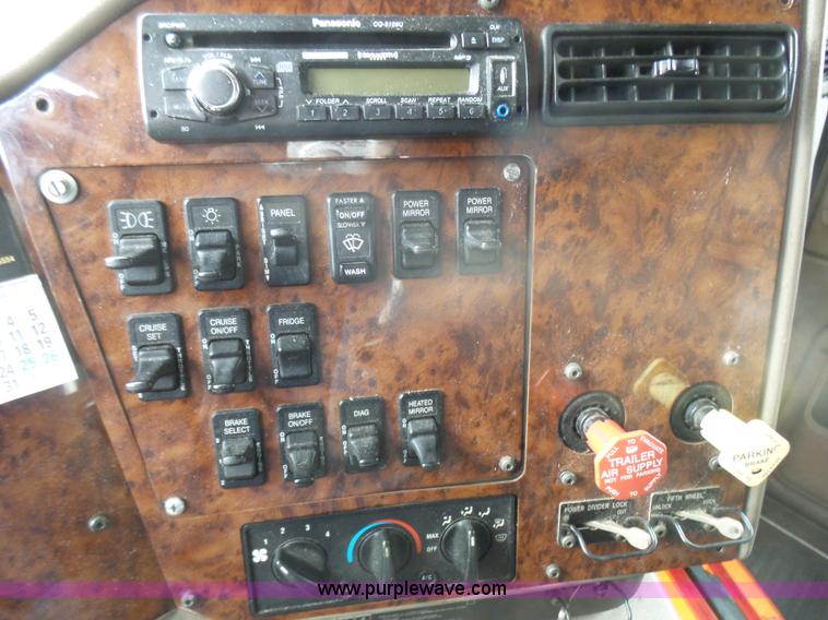 image for item L5418 2006 International 9400i semi truck