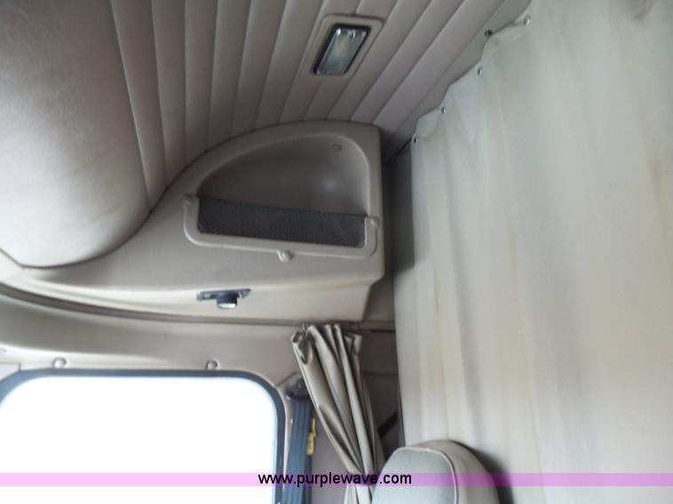 image for item L5418 2006 International 9400i semi truck