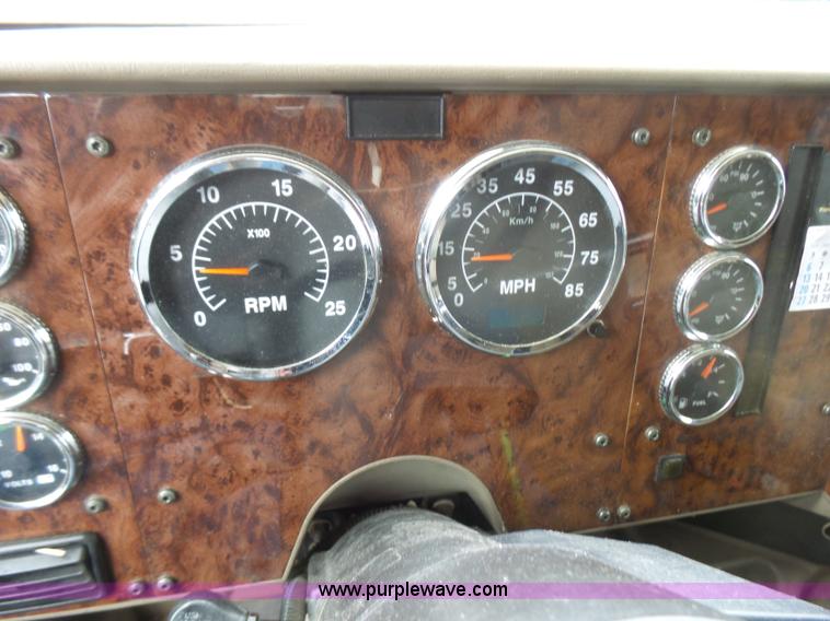 image for item L5418 2006 International 9400i semi truck