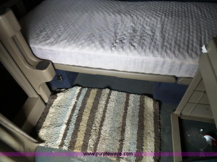 image for item L5418 2006 International 9400i semi truck