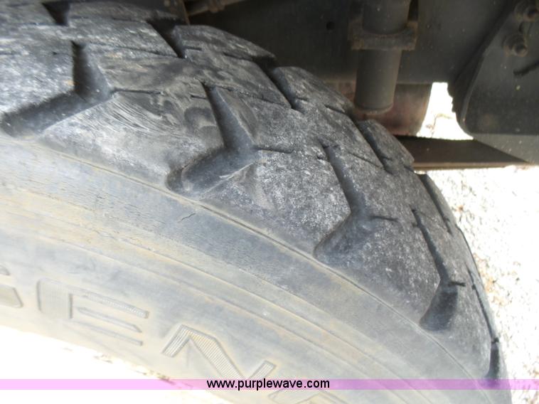 image for item L5418 2006 International 9400i semi truck