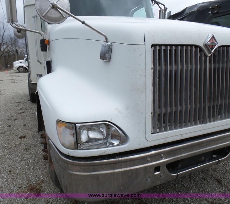 image for item L5418 2006 International 9400i semi truck