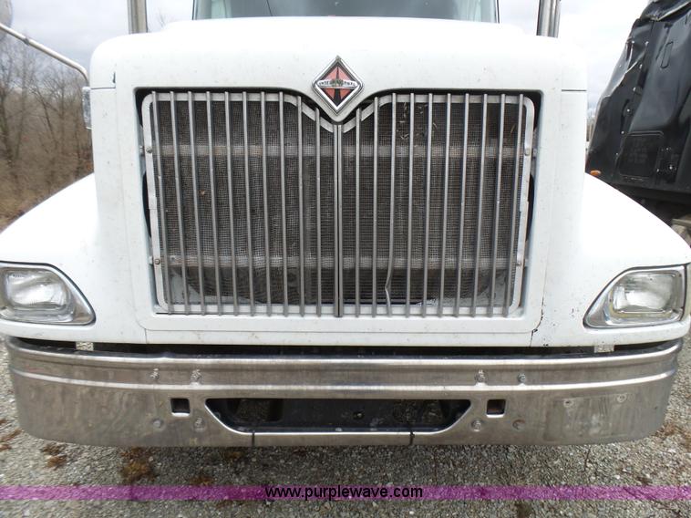 image for item L5418 2006 International 9400i semi truck