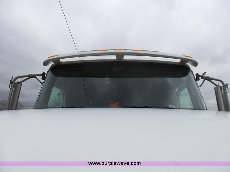 image for item L5418 2006 International 9400i semi truck