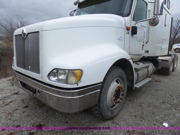 image for item L5418 2006 International 9400i semi truck