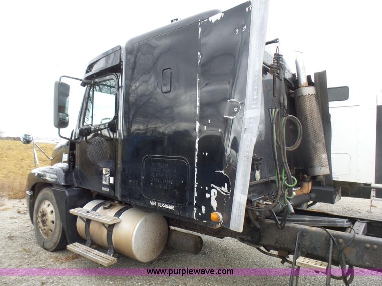 image for item L5419 2003 Freightliner Century Class ST120 semi truck