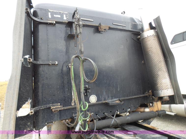 image for item L5419 2003 Freightliner Century Class ST120 semi truck