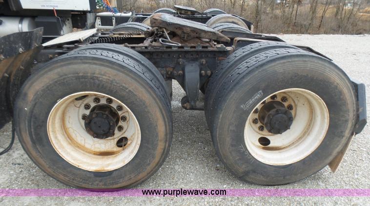 image for item L5419 2003 Freightliner Century Class ST120 semi truck