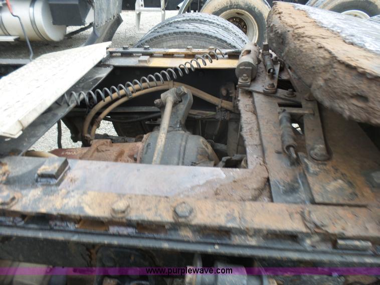 image for item L5419 2003 Freightliner Century Class ST120 semi truck